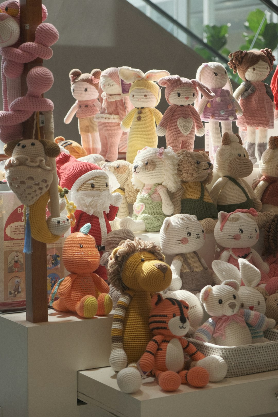 a-bunch-of-stuffed-animals-are-on-display-o7wl3qcxxic